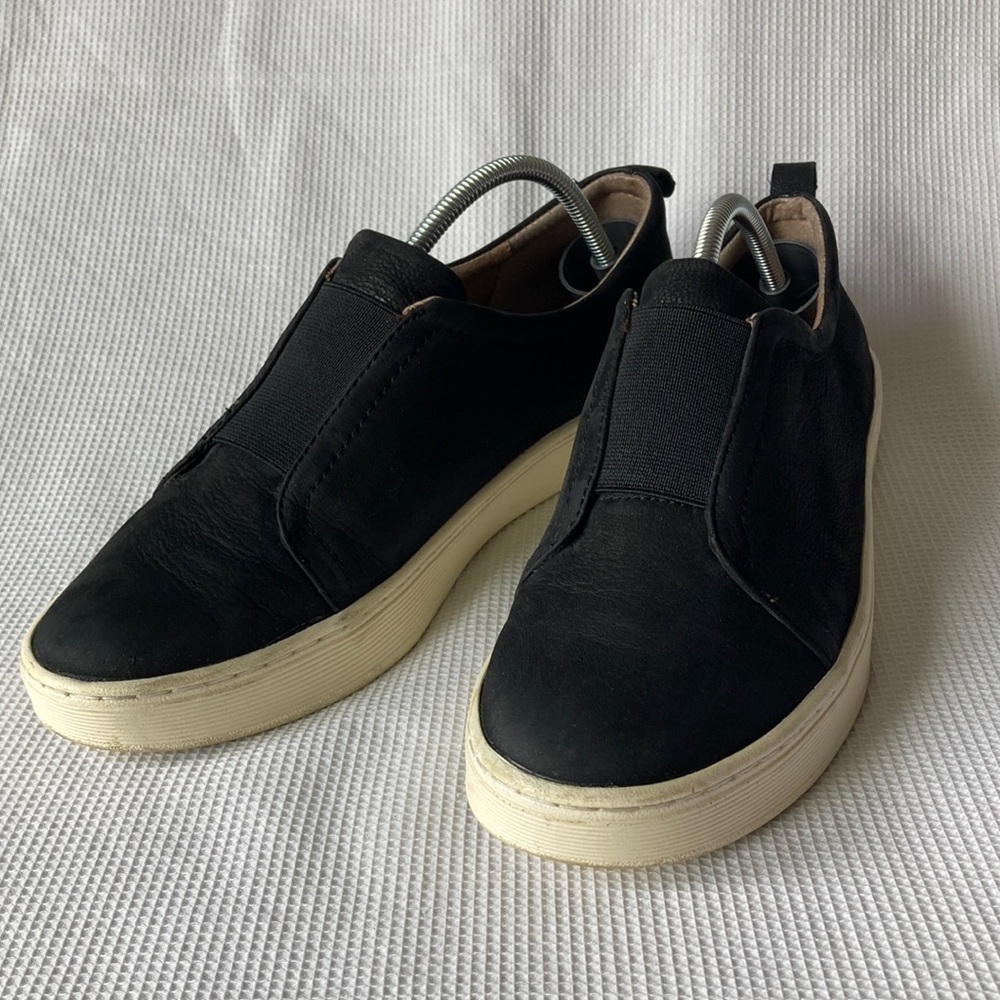 Soffit Safia Black Nubuck Slip-On Shoes Size 9